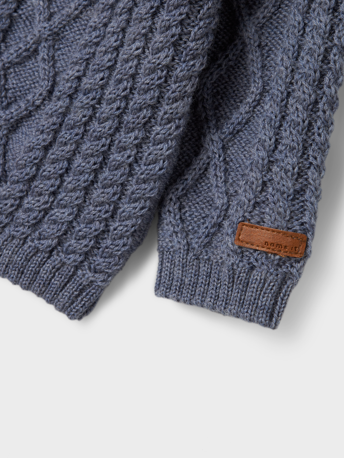 model_shot-front_full